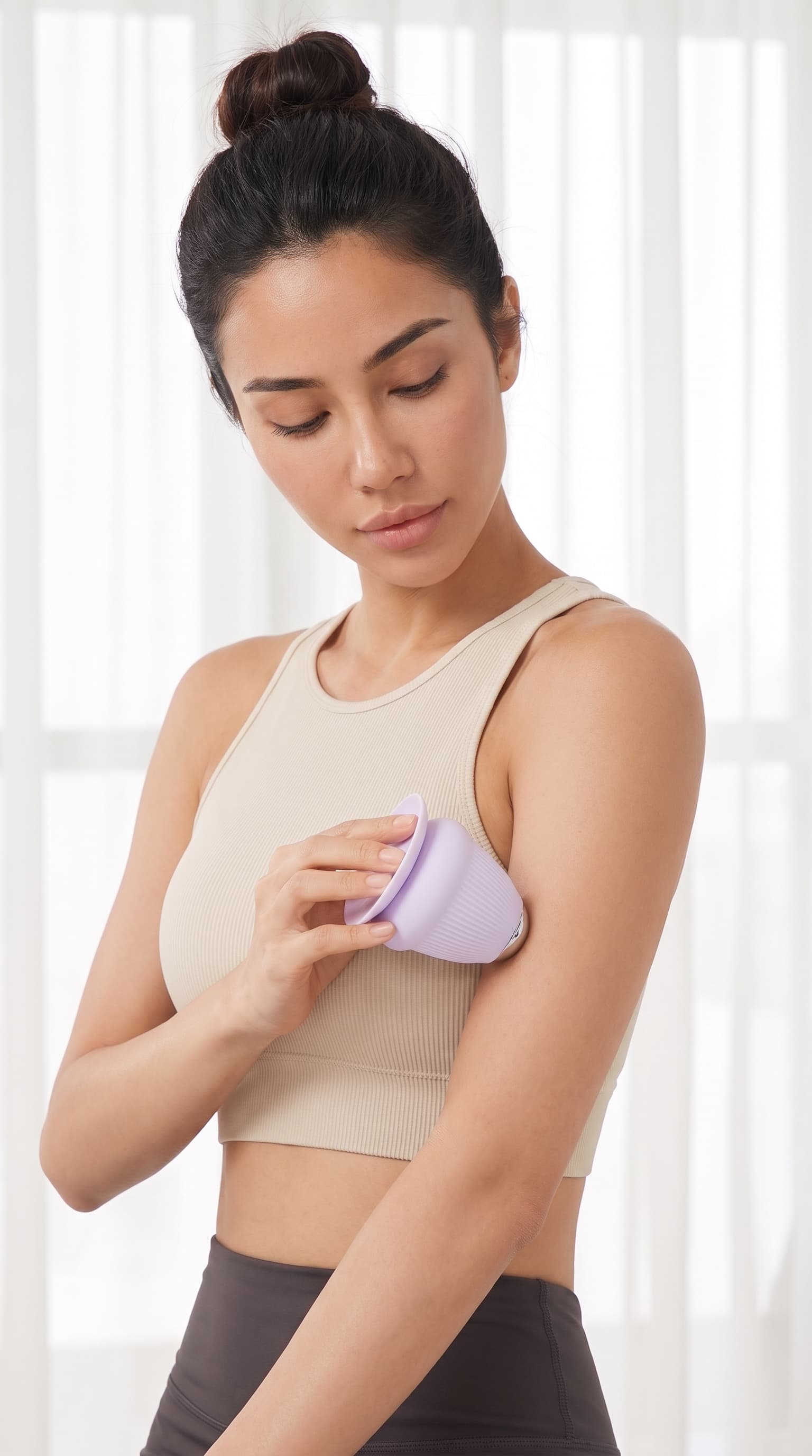 Holding a stillpoint ball for a targeted massage